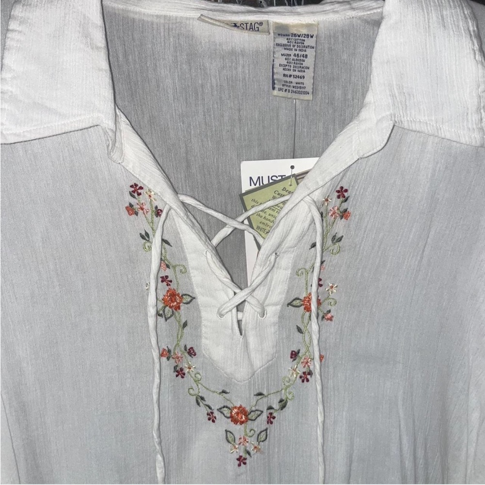 NWT White Stag Top with Floral Embroidery lace up neckline 26W/28W - Picture 5 of 7